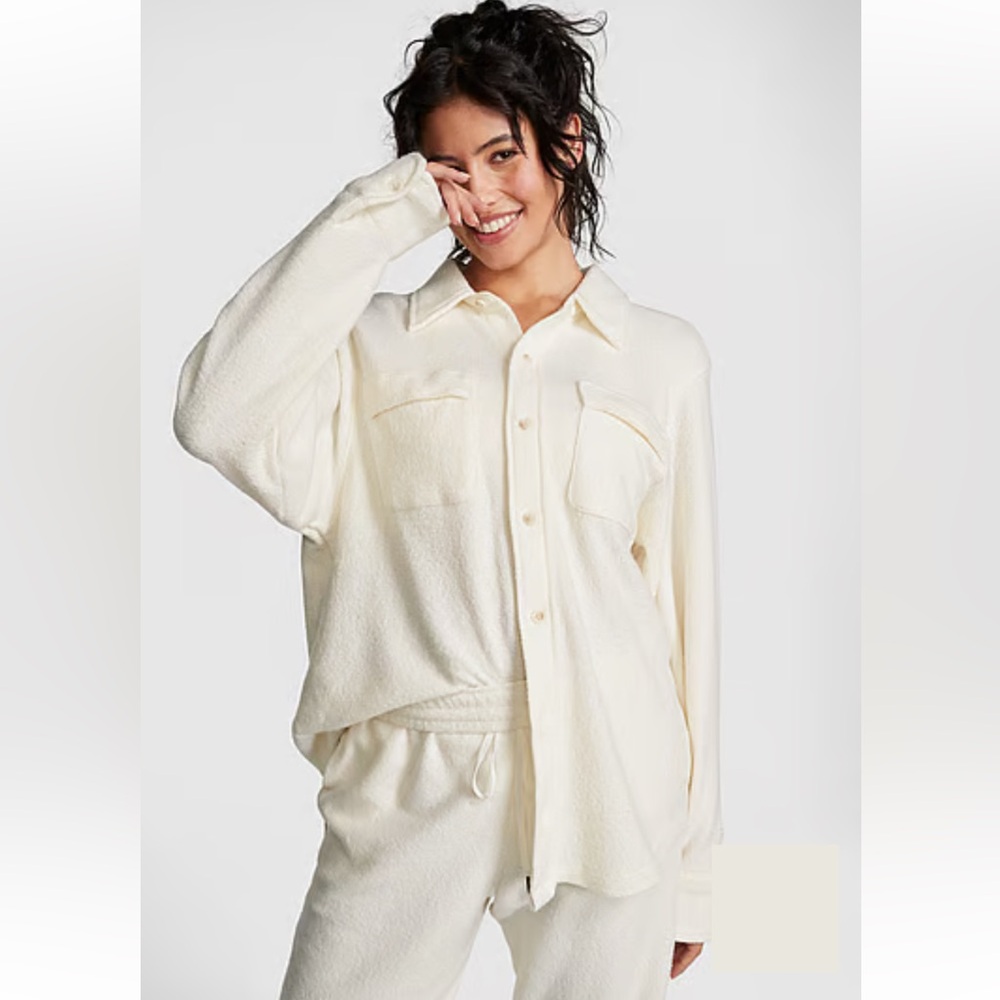 NWT’S VS PINK FLEECE SHACKET!